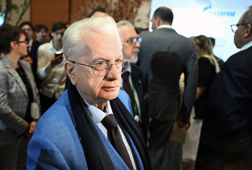 Гендиректор Государственного Эрмитажа Михаил Пиотровский на церемонии открытия Санкт-Петербургской ярмарки искусства «1703» в ЦВЗ «Манеж» 
