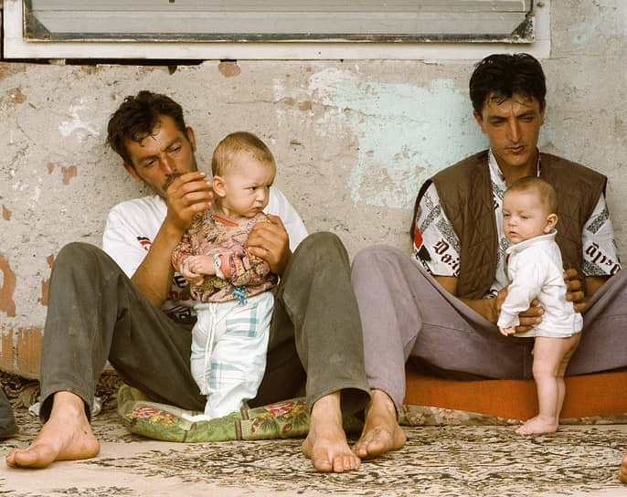 По данным ООН, около 230 тыс. сербов и цыган покинули Косово после прихода миротворческих сил