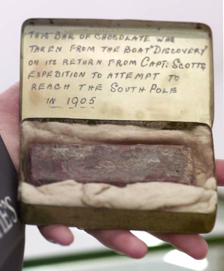 Плитка шоколада, найденная на экспедиционном корабле Discovery и проданная на аукционе Christie's в Лондоне в 2001 году за 710 долларов. Плитка хранилась в банке из-под сигарет. По словам производителей Cadbury, ее все еще можно было есть