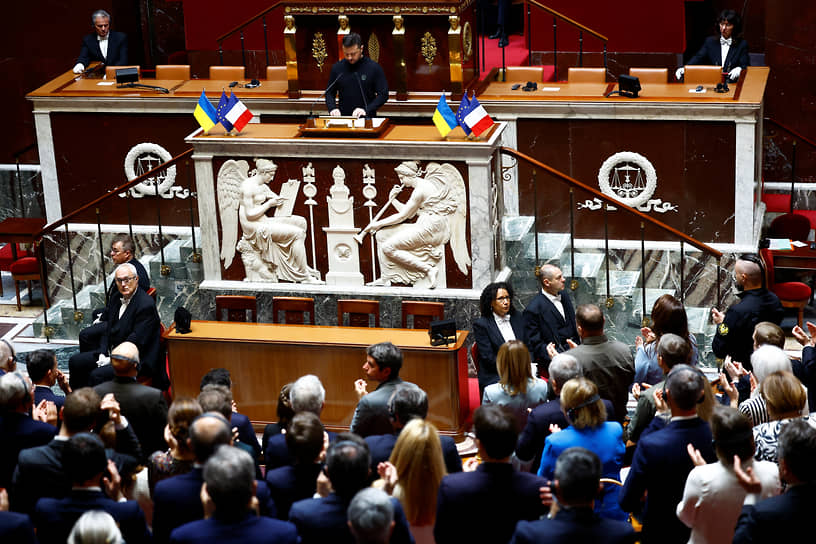 Президент Украины Владимир Зеленский обращается к законодателям Национальной ассамблеи Франции