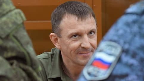 Готов возглавить армию и флот // Подследственный генерал Попов хочет вернуться на СВО