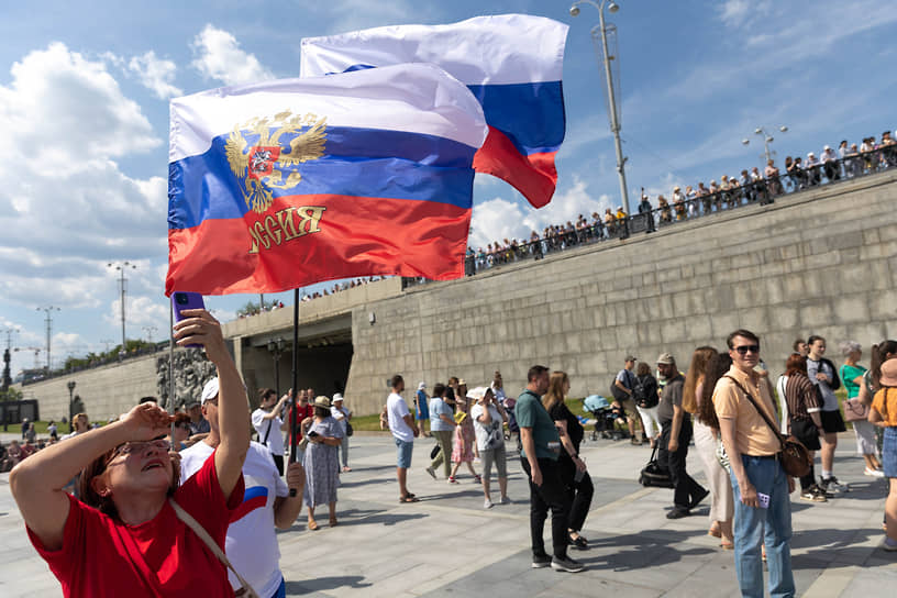 Акция «Хором славим Россию и город» в центре Екатеринбурга