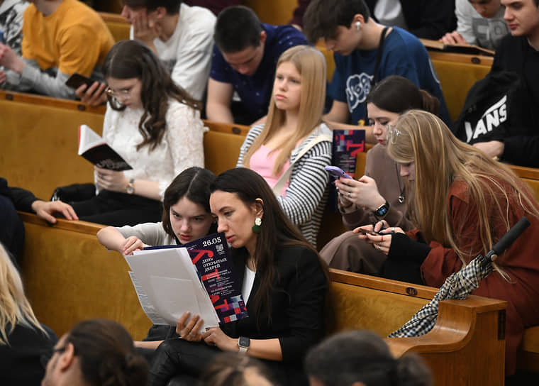 Абитуриенты все чаще выбирают специальности с прицелом на высокую зарплату