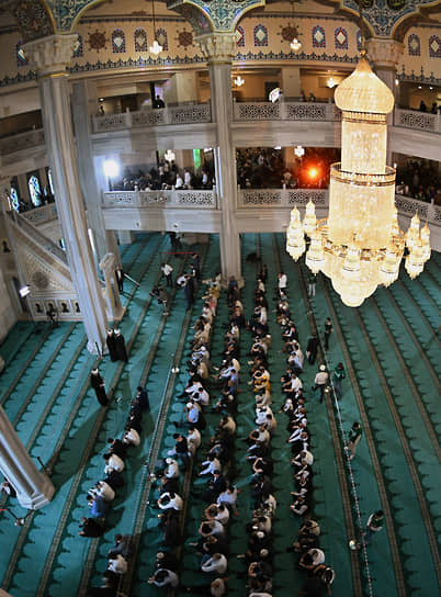 Москва. Праздник жертвоприношения Курбан-байрам в Соборной мечети
