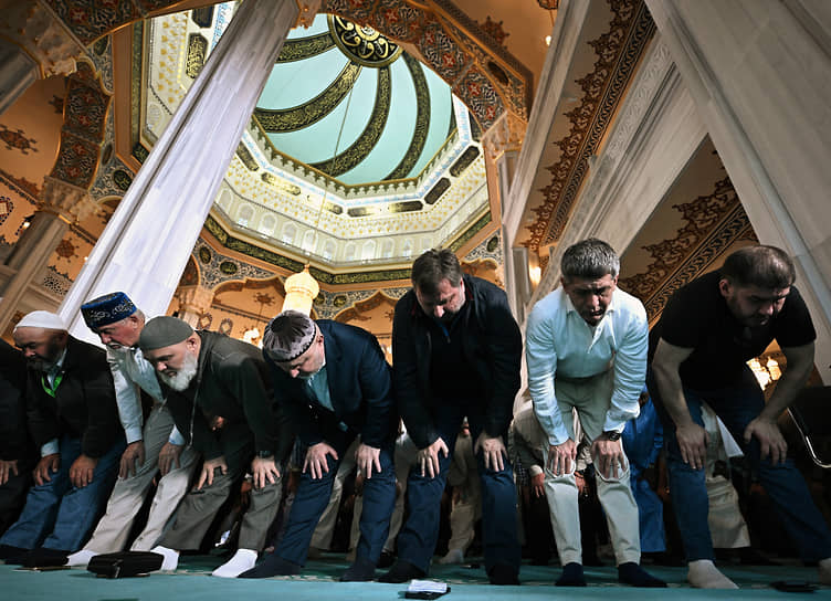 Москва. Праздничный намаз в Соборной мечети