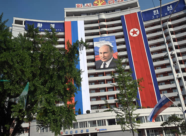 Портрет Владимира Путина на фасаде здания