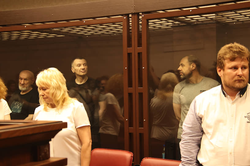 Приговор в отношении обвиняемых по уголовному делу о покушении на первого главу ДНР Александра Захарченко и убийстве командира ополченцев Арсена Павлова (Моторолы) был оглашен в Южном окружном военном суде 19 июня