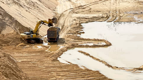 Песок на дороге не валяется // Лесопромышленникам не разрешили без лицензии добывать общераспространенные полезные ископаемые