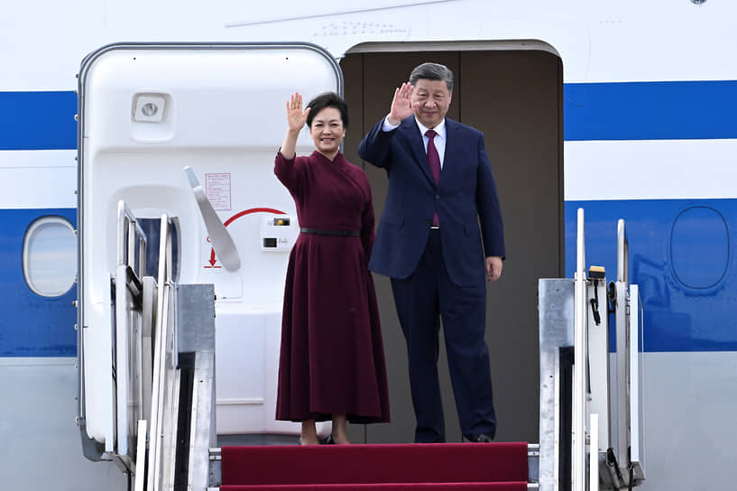 Председатель КНР Си Цзиньпин и его жена Пэн Лиюань