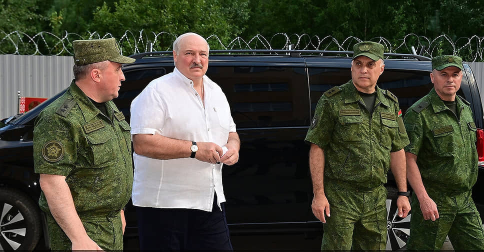 Президент Белоруссии Александр Лукашенко поручил отвести размещенные на границе с Украиной дополнительные войска в места постоянной дислокации. В ходе совещания по обеспечению военной безопасности на южном операционном направлении он заявил, что напряженность на границе с Украиной была ликвидирована.