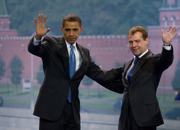 Визит 44-го президента США в Россию состоялся спустя полгода после его инаугурации. Перед этим он успел посетить Канаду, Великобританию, Францию, Германию, Чехию, Турцию, Ирак, Мексику, Тринидад и Тобаго, Саудовскую Аравию и Египет&lt;br>На фото: Барак Обама и Дмитрий Медведев, избранный президентом России в марте 2008 года