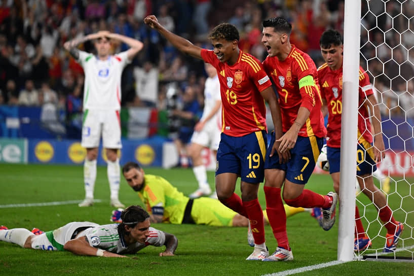 Итальянец &lt;b>Рикардо Калафьори&lt;/b> (слева на газоне) приносит сборной Испании победу в матче группы B. &lt;br>Испания—Италия &lt;a href=&quot;/doc/6776045&quot;>1:0&lt;/a>