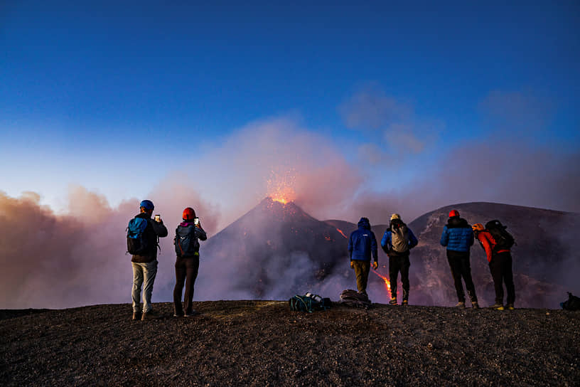 Активность вулкана Этна увеличилась в четверг, 4 июля. К воскресенью начался выброс лавы