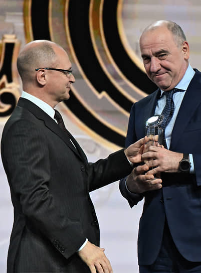 Первый замглавы администрации президента России Сергей Кириенко и глава КЧР Рашид Темрезов (справа)