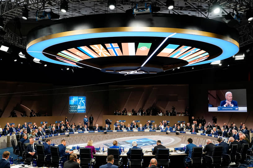 Президент США Джо Байден произносит речь на саммите НАТО