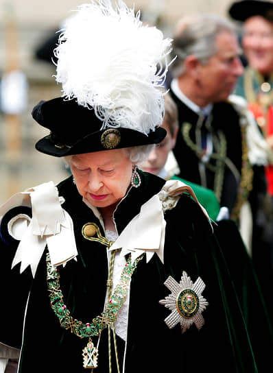 Британская королева Елизавета II c орденом Чертополоха во время визита в Эдинбург