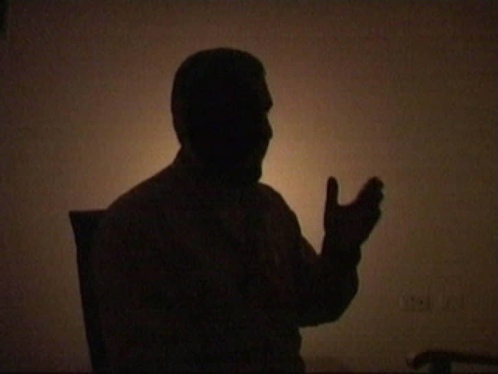 Силуэт Мухаммеда ад-Дейфа на кадре из видео, выпущенном группировкой «Хамас» в 2005 году