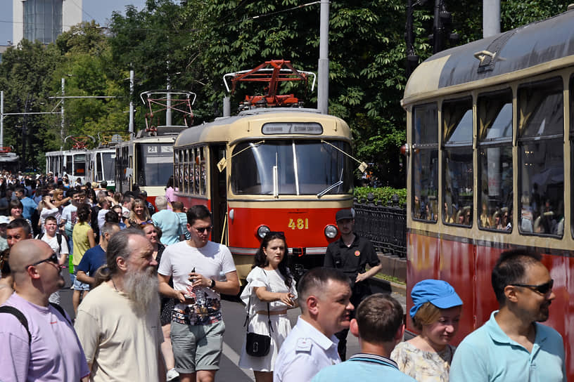 Мероприятие приурочено к 125-летию запуска трамваев в городе. Парадная колонна двигалась от станции метро «Новокузнецкая» до «Чистых прудов»