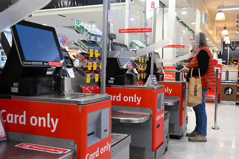 В Австралии нарушена работа банков и магазинов, также пострадали операторы связи, авиакомпании и медиа
&lt;br>На фото: супермаркет в Канберре 

