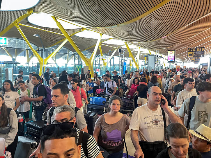 Компания-оператор аэропортов Испании Aena сообщила, что воздушные гавани страны столкнулись с «инцидентом в компьютерной системе»
&lt;br>На фото: аэропорт Мадрид—Барахас