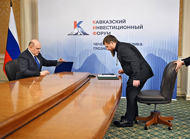 Грозный. Официальная встреча премьер-министра РФ Михаила Мишустина (слева) и главы Чечни Рамзана Кадырова на Кавказском инвестиционном форуме
