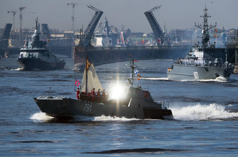 Санкт-Петербург. Репетиция военно-морского парада в честь Дня ВМФ