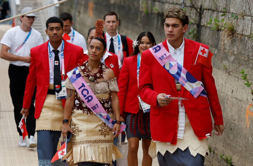 Делегация королевства Тонга прибывает на парад 