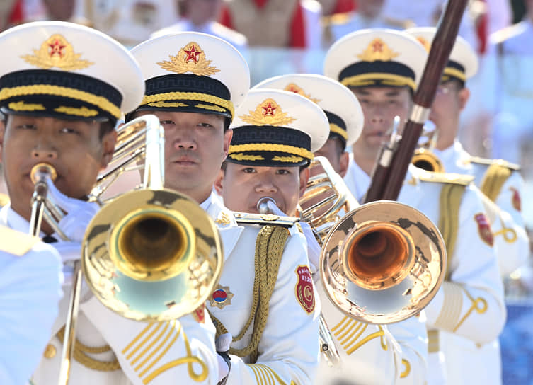 23 июля в Санкт-Петербург для участия в параде прибыл китайский эсминец «Цзяо Цзуо» &lt;br>На фото: военный оркестр КНР&lt;/br>