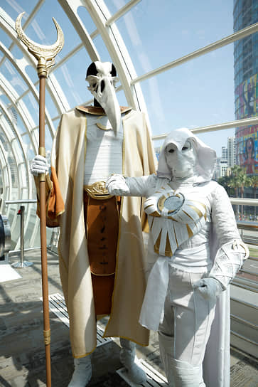 Участники Comic-Con в образах персонажей сериала «Лунный рыцарь»