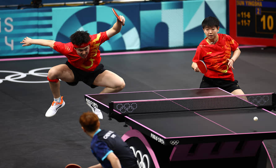 Четвертьфинальный матч в настольном теннисе между спортсменами из Китая и Тайваня