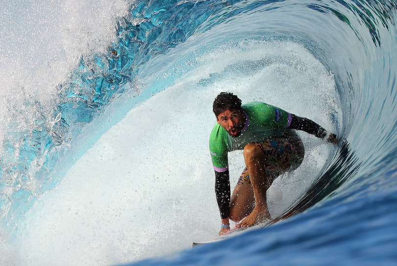 Серфингист Брайан Перес из Сальвадора во время заплыва