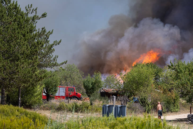 Братишковцы, Хорватия. Дым от лесного пожара 