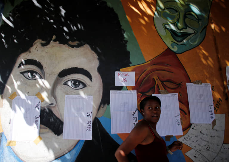 Мурал с изображением Николаса Мадуро в Каракасе в 2018 году