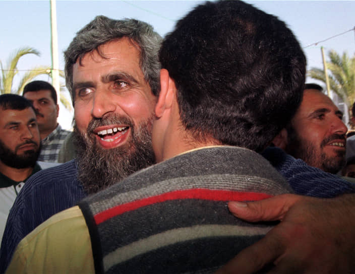 В июле 2002 года в Газе ударом ВВС Израиля по дому был убит руководитель бригад Изаддина аль-Кассама (боевого крыла «Хамаса») Салах Шхаде. Играл центральную роль в основании движения