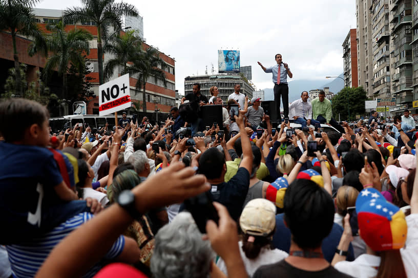Лидер оппозиции Хуан Гуайдо на митинге в 2019 году