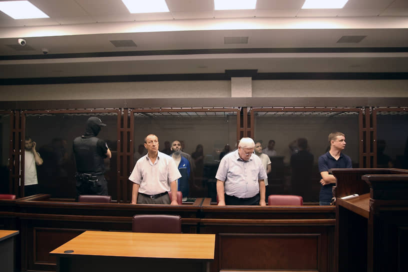Подсудимые во время оглашения приговора 