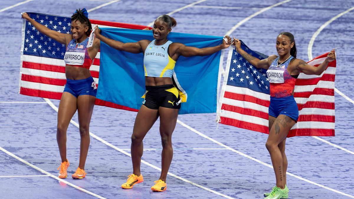 Порностар минет бейне Өте жалаңаш, бірақ дөрекі емес