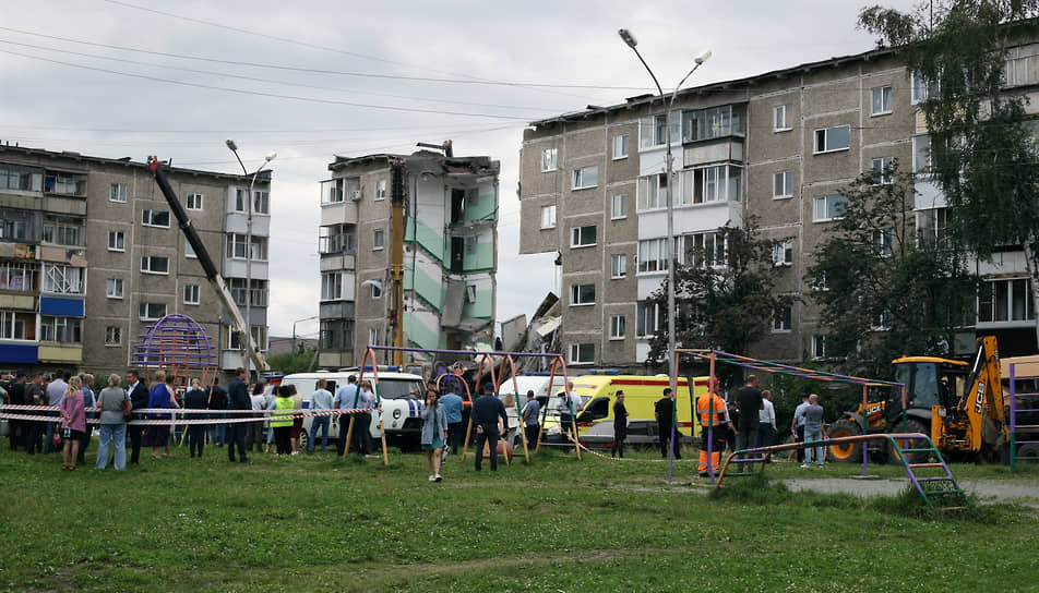 В результате взрыва в жилом доме на улице Сибирской в Нижнем Тагиле обрушились два подъезда