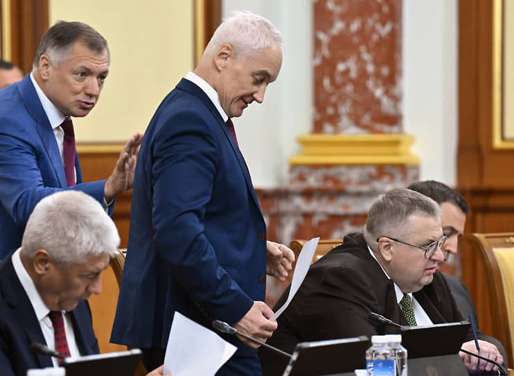 Москва, Россия. Слева направо: заместитель председателя правительства Марат Хуснуллин, министр внутренних дел Владимир Колокольцев, министр обороны Андрей Белоусов, заместители председателя правительства Алексей Оверчук и Дмитрий Патрушев перед началом заседания правительства