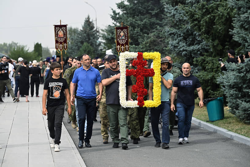 Крестый ход на третий день вахты памяти 