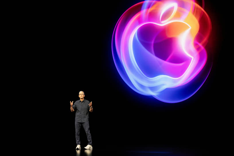 Глава Apple Тим Кук на презентации новых продуктов компании