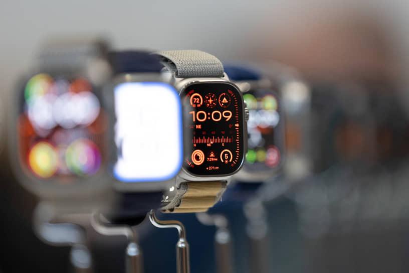 Сначала представили умные часы Apple Watch Series 10. Они получили самый большой дисплей среди всех моделей — он на 30% больше и на 40% ярче предшественников. Также корпус стал на 10% меньше предыдущего поколения