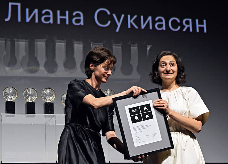 Актриса Дарья Савельева (слева) и режиссер Лиана Сукиасян