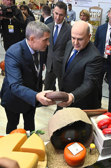 Слева направо: глава Чувашии Олег Николаев, вице-премьер РФ Дмитрий Патрушев и премьер-министр РФ Михаил Мишустин