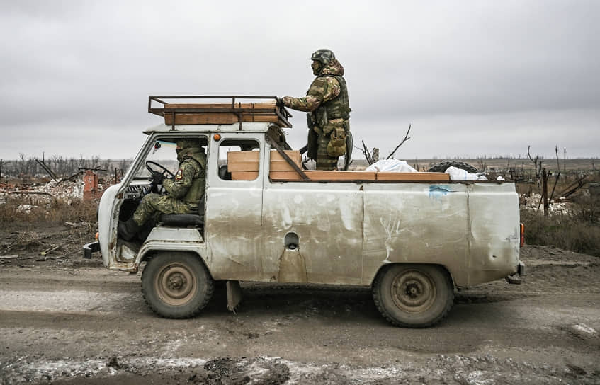 Военнослужащие ВС РФ на въезде в Селидово