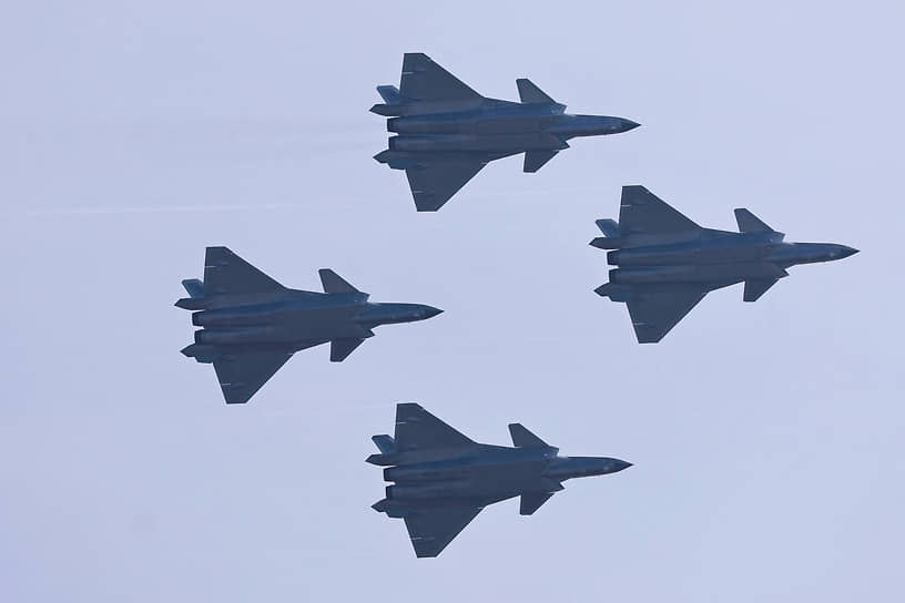 Истребители J-20 