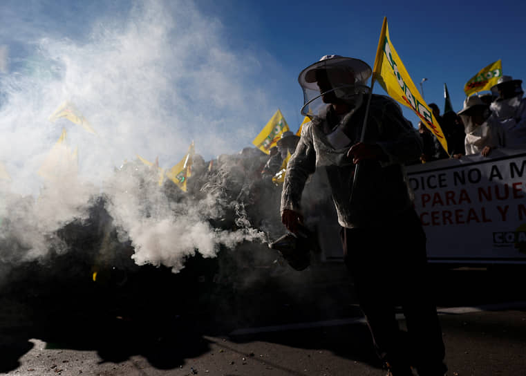 Мадрид. Испанские фермеры протестуют перед Министерством сельского хозяйства