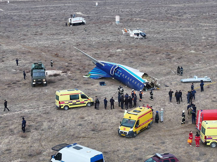 Актау, Казахстан. Место крушения самолета Embraer E-190 компании Azerbaijan Airlines