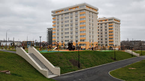 Если не восстановить дома, то люди, которые последние зимы спали в валенках и куртках, опять будут страдать // Кто и почему помогает восстанавливать 