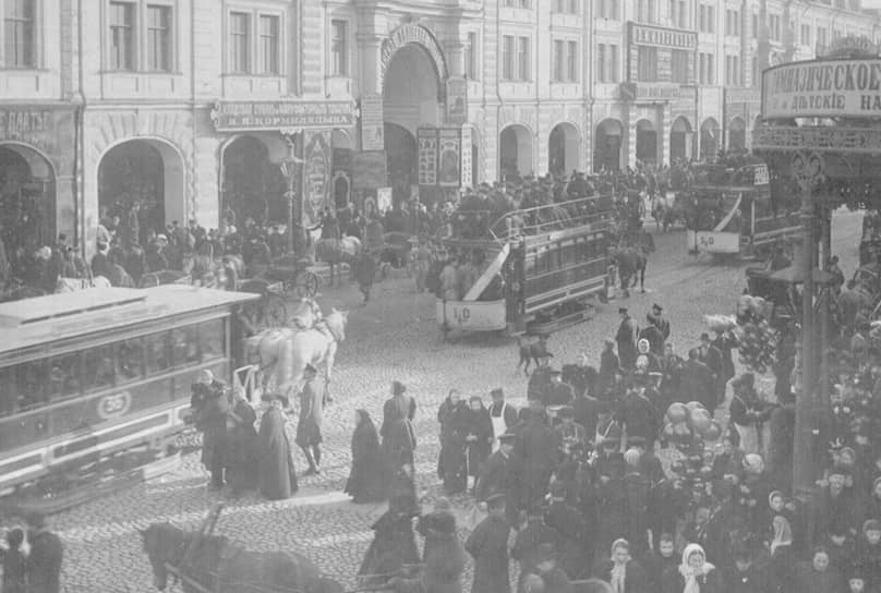 Вид на Мариинский (Щукин) рынок в Апраксином дворе со стороны Гостиного двора, конец XIX — начало XX века